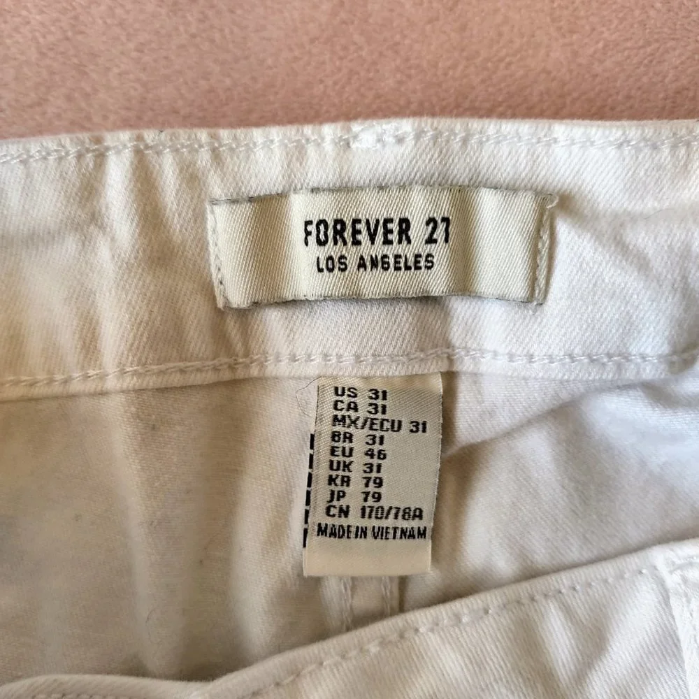 High-Waisted White Shorts - Picture 3 of 3